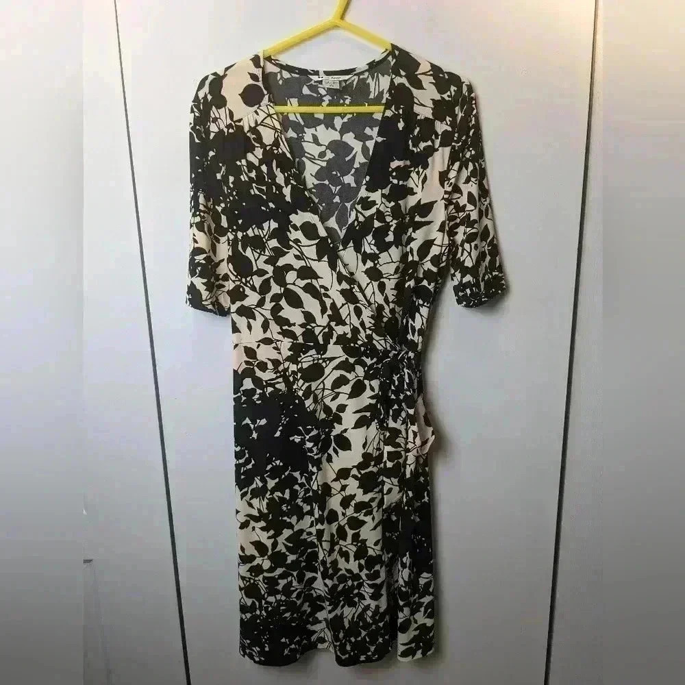 NYGÅRD Collection Wrap Dress size medium (10-12) beige  and black